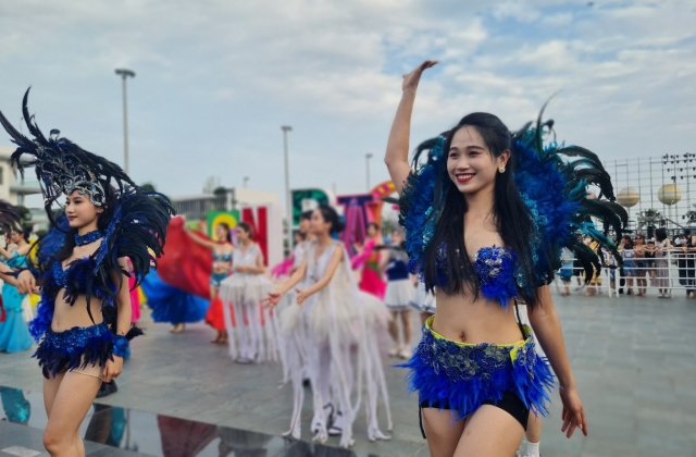 Rực rỡ sắc mầu Carnaval đường phố tại Đồ Sơn