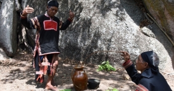 Lễ cầu mưa trên đỉnh núi Chư Tao Yang