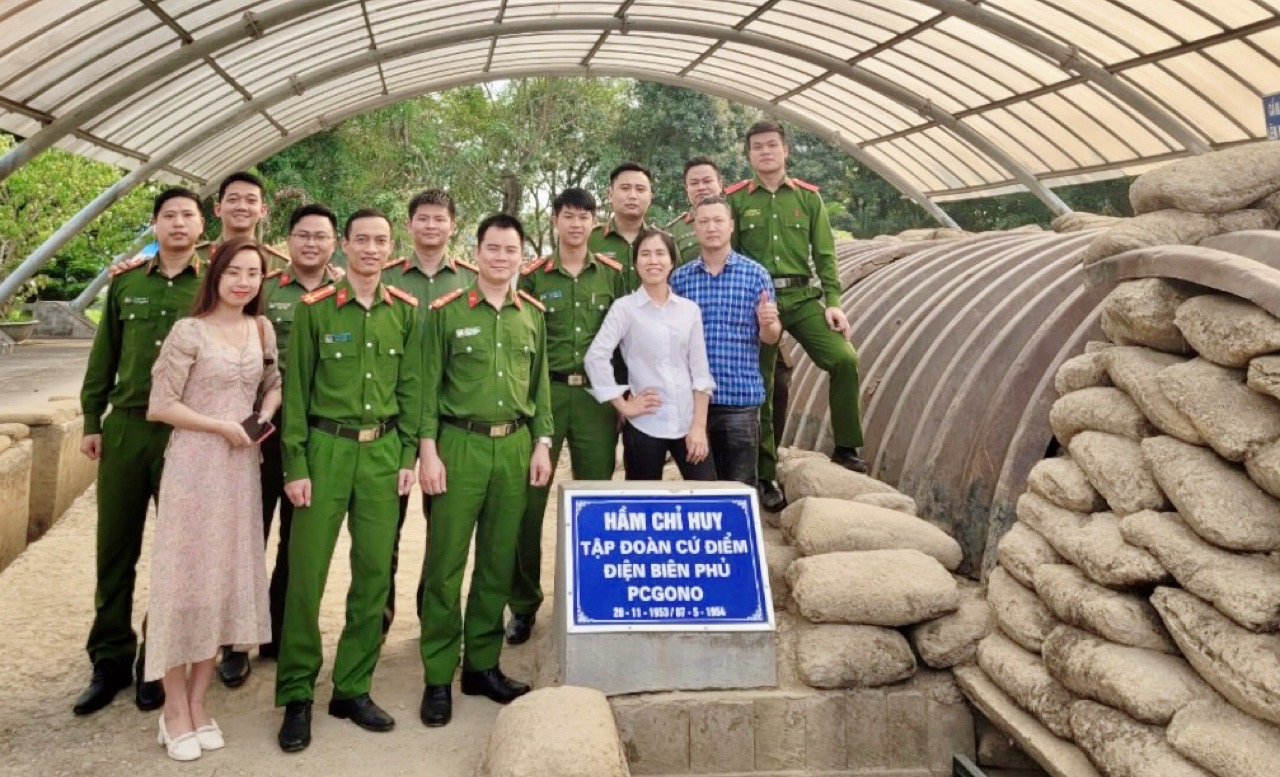 27595D7B-0896-49D7-87AE-49A5B02A8F6D.