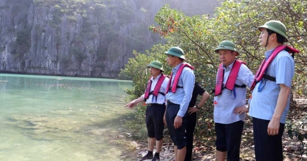 Bí thư Tỉnh uỷ Quảng Ninh yêu cầu xử lý triệt để những công trình trái phép trên vịnh Hạ Long, vịnh Bái Tử Long
