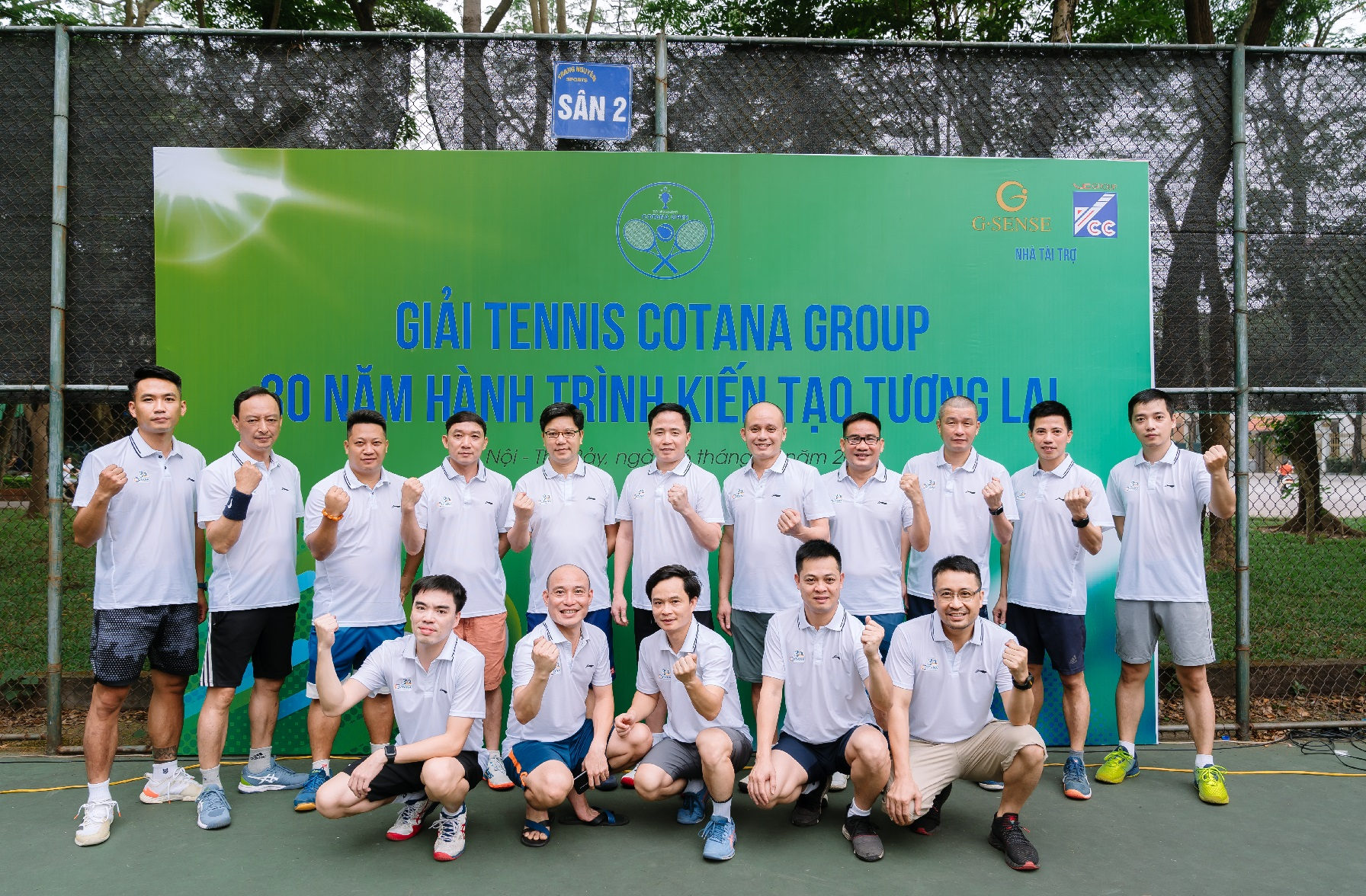 C&aacute;c đội dự giải chụp ảnh lưu niệm.