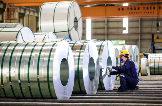 Ng&agrave;nh th&eacute;p vượt qua