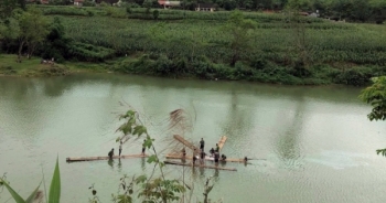 Tìm thấy thi thể một giám đốc trong xe Lexus dưới sông Kỳ Cùng