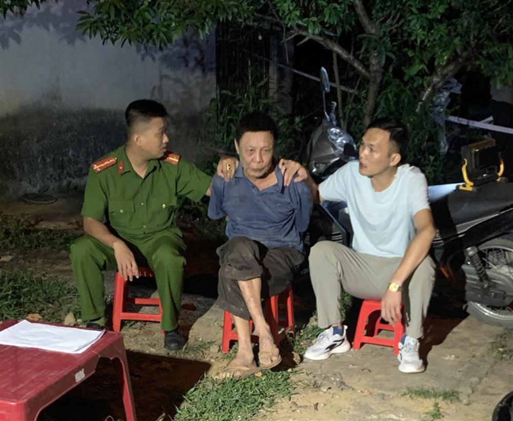 Đối tượng Nguyễn Văn Minh (ở giữa). Ảnh bộ công an