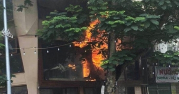 Hà Nội: Cháy quán cafe ngày nằng nóng, nhiều người tá hỏa bỏ chạy