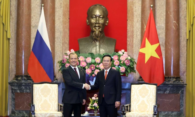 Tiếp tục phát triển mối quan hệ hữu nghị truyền thống Việt Nam - Nga