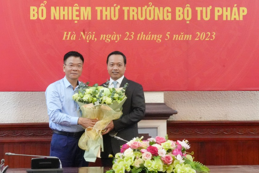 27BF8CCD-D04D-41C1-B95F-7B2D8C9EA9E4.