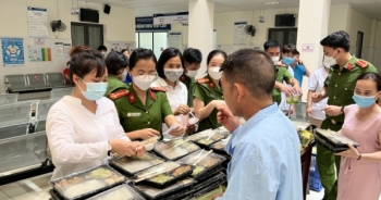 Lào Cai: Trao tặng 1000 suất cơm nhân ái thắm tình quân nhân