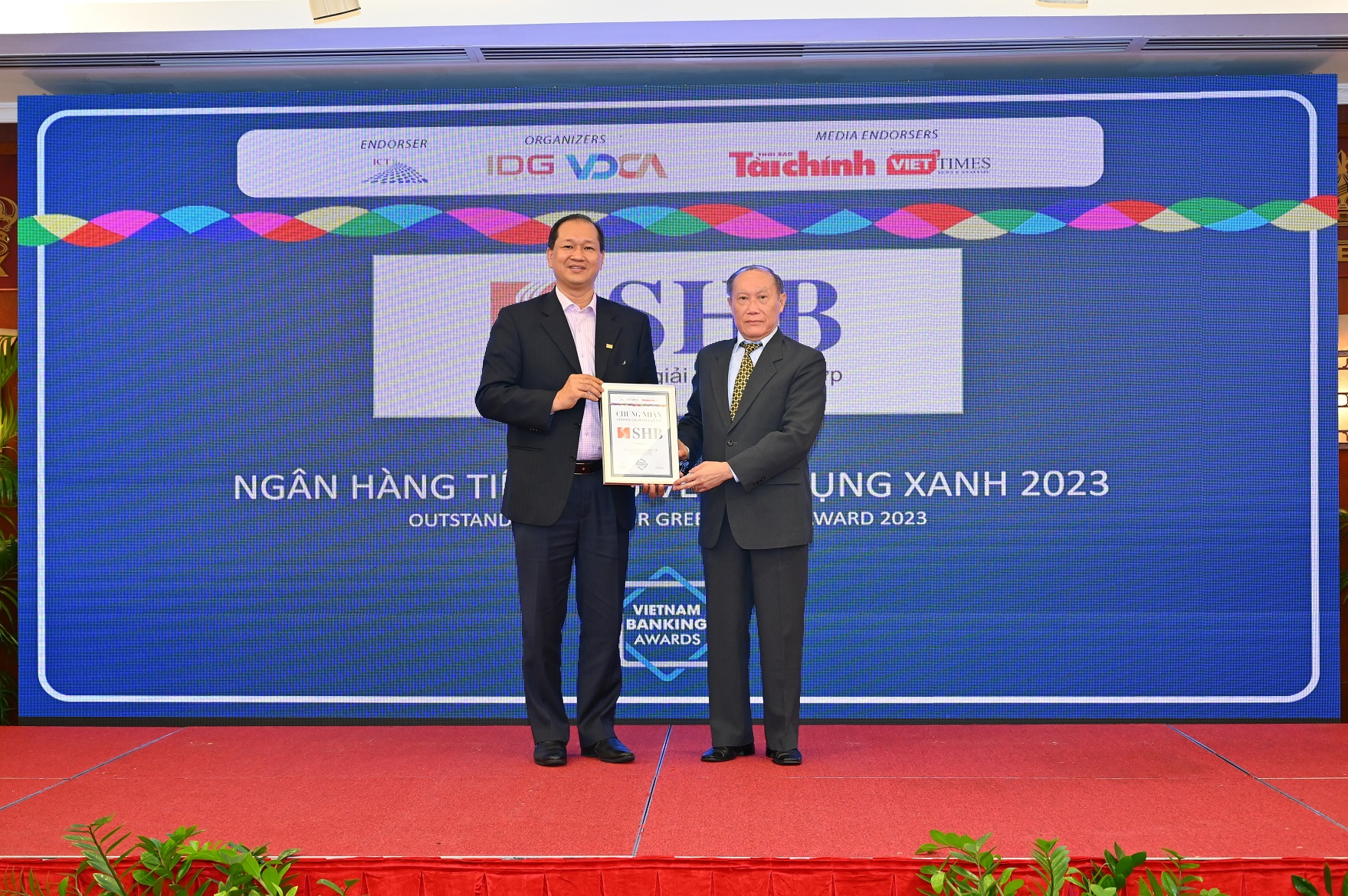 Giải thưởng “Ngân hàng Tiêu biểu về Tín dụng Xanh năm 2022” một lần nữa khẳng định SHB là một trong những ngân hàng hàng đầu trong việc thúc đẩy tín dụng vào các lĩnh vực xanh, góp phần vì sự phát triển bền vững của đất nước.