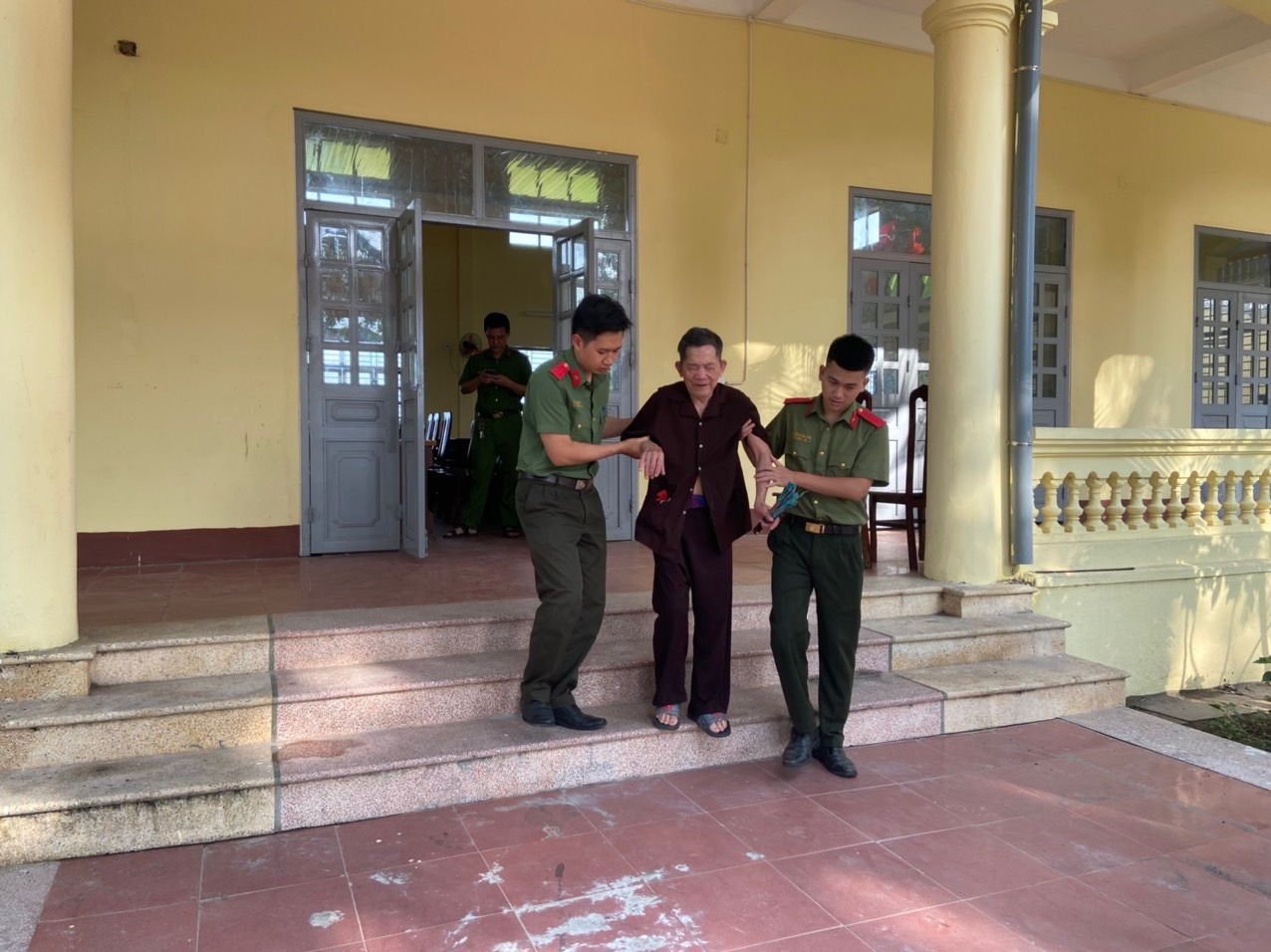 34F823EF-9151-4C96-B58A-71011B5B2202.