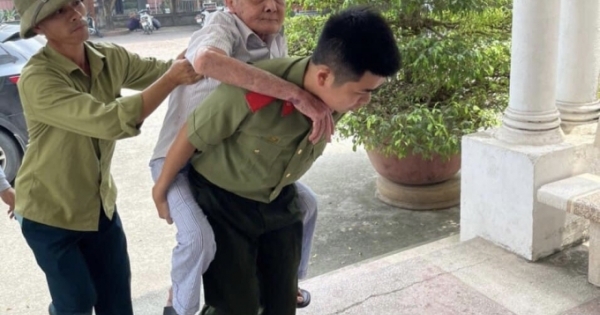 Hoạt động “ba cùng” phục vụ kích hoạt Định danh điện tử và cài đặt ứng dụng VNeID