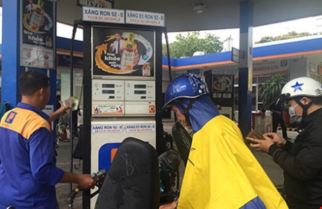 Xăng sinh học vẫn chưa thể thay thế được xăng A92. Ảnh: T&Uacute; UY&Ecirc;N