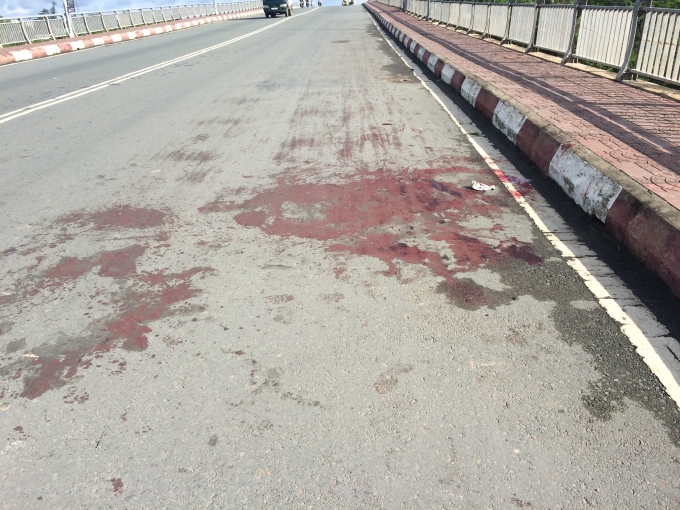 Rất nhiều vết m&aacute;u của nạn nh&acirc;n tại hiện trường.