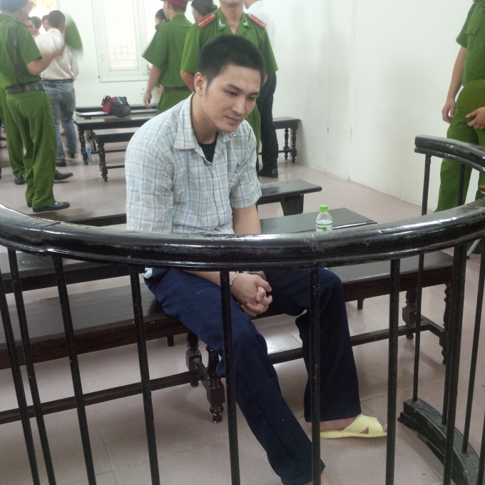 Bị c&aacute;o Chuy&ecirc;n trước v&agrave;nh m&oacute;ng ngựa trong phi&ecirc;n t&ograve;a