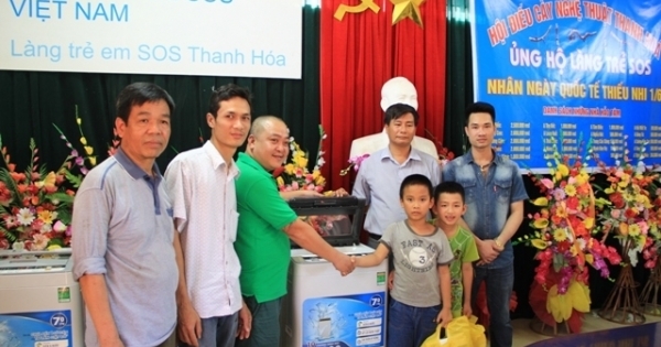 CLB Điếu cày Thanh Hóa trao quà trẻ mồ côi dịp 1/6