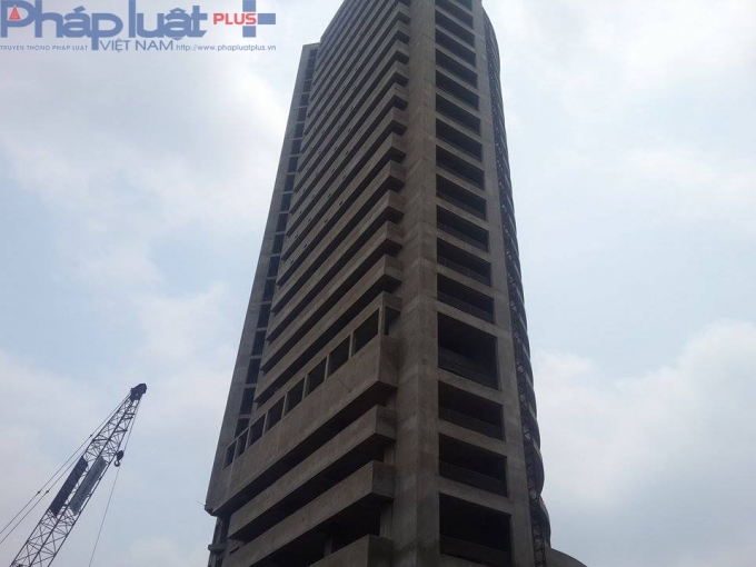 T&ograve;a th&aacute;p giai đoạn 1 mới chỉ ho&agrave;n thiện được phần th&ocirc;.