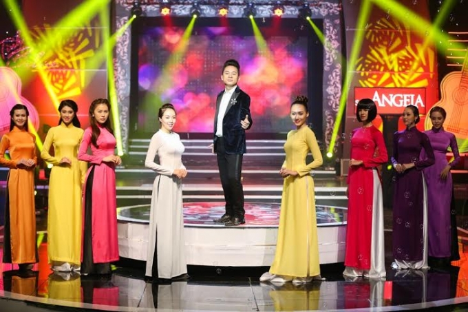 Một cảnh trong gameshow T&igrave;nh bolero đang ph&aacute;t s&oacute;ng tr&ecirc;n truyền h&igrave;nh.