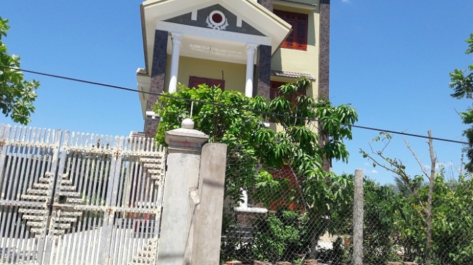 Căn nh&agrave; &ocirc;ng Thu chủ xe kh&aacute;ch tại Nghi Di&ecirc;n, Nghi Lộc đ&oacute;ng cửa.