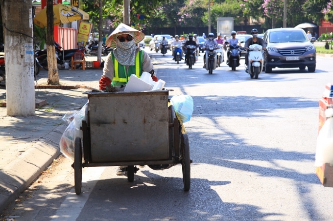 ...vẫn c&ograve;n đ&oacute; những người vẫn miệt m&agrave;i với c&ocirc;ng việc của m&igrave;nh.