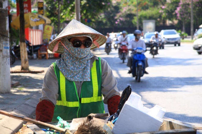 H&agrave; Nội: Người d&acirc;n chống chọi với c&aacute;i n&oacute;ng đầu h&egrave;