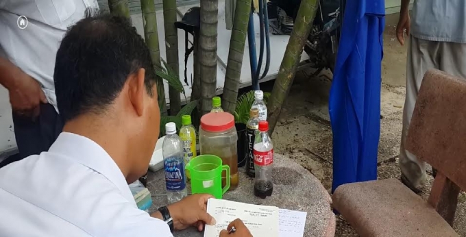 Cơ quan chức năng lập bi&ecirc;n bảng xử phạt cơ sở n&agrave;y.