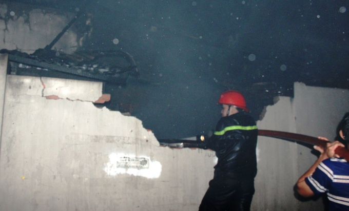 Một bức tường bị đổ sập.