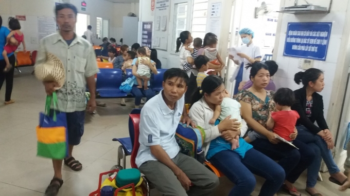 Bệnh viện Phụ sản - Nhi Đ&agrave; Nẵng đ&atilde; tiếp nhận mỗi ng&agrave;y 1.300-1.500 bệnh nhi do nắng n&oacute;ng. (Ảnh: D&acirc;n tr&iacute;)