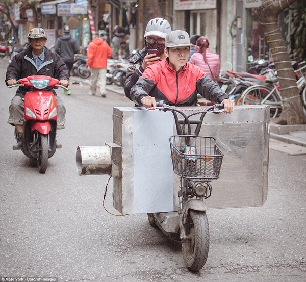 Ai nấy đều tất bật cho một năm cũ sắp qua đi v&agrave; năm mới sắp tới.