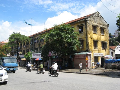 Người d&acirc;n phải b&agrave;n giao nh&agrave; trước 15/6.