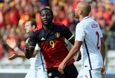 Ghi 2 bàn trong 3 phút, Bỉ vất vả thắng ngược Na Uy