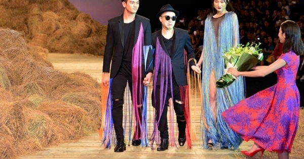 Thúy Vân bị từ chối khi tặng hoa Đỗ Mạnh Cường