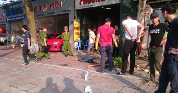 Ngáo đá tưởng mình là khỉ nên “quậy” nát phố