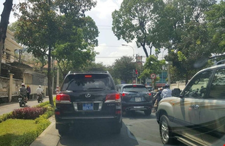 Ng&agrave;nh c&ocirc;ng an mua bốn xe Lexus ở S&oacute;c Trăng