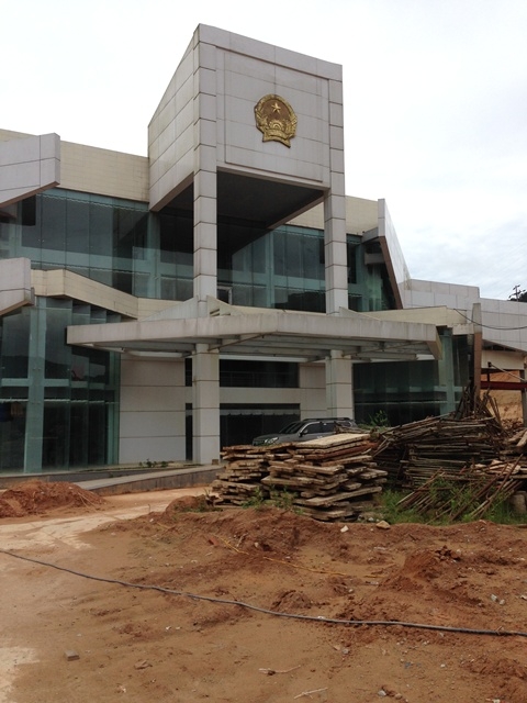 T&ograve;a nh&agrave; đ&atilde; phủ m&agrave;u thời gian, d&ugrave; chưa được b&agrave;n giao cho chủ đầu tư, chưa ho&agrave;n th&agrave;nh để sử dụng.