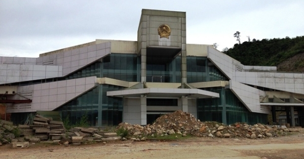 Công trình trăm tỷ ở cửa khẩu Cầu Treo: 5 năm vẫn “lẹt đẹt”