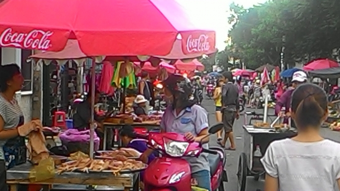 C&ocirc;ng nh&acirc;n lu&ocirc;n lo ngại khi lựa chọn thực phẩm hằng ng&agrave;y.