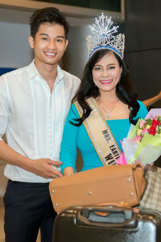 Đinh Minh Qu&acirc;n v&agrave; Hoa Hậu H&ograve;ang Thi Thanh Mai.