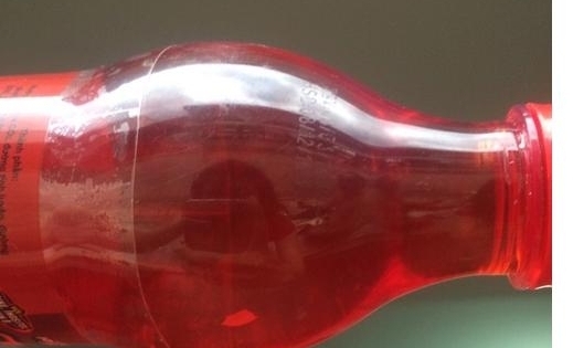 Khách ‘phát hoảng’ với nước tăng lực Rồng Đỏ chứa đầy cặn dù còn hạn sử dụng