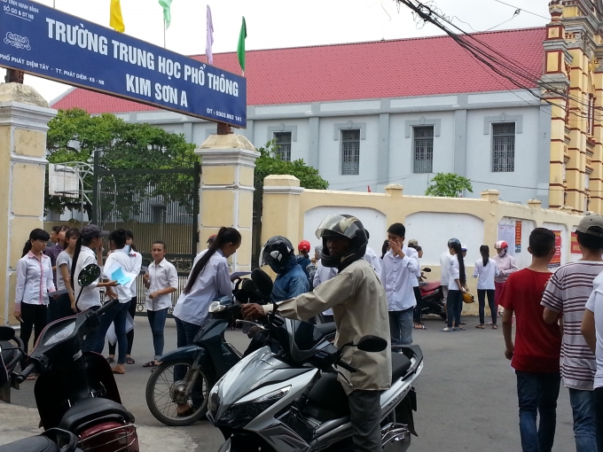 Ngay từ s&aacute;ng sớm, c&aacute;c bậc phụ huynh đ&atilde;