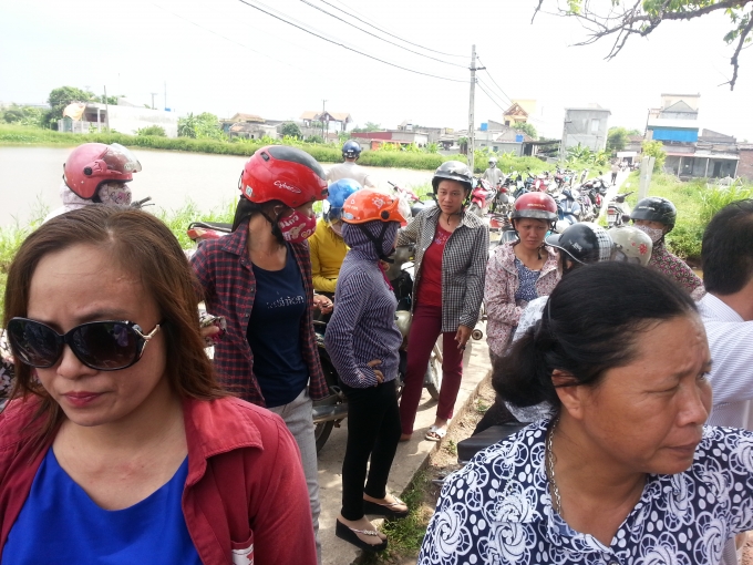 Khu&ocirc;n mặt lo lắng của c&aacute;c bậc phụ huynh.