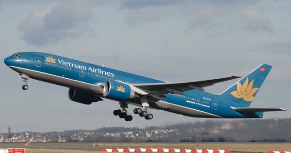 Từ Đà Nẵng ra Hà Nội, máy bay Vietnam Airlines bất ngờ hạ cánh tại Lào?