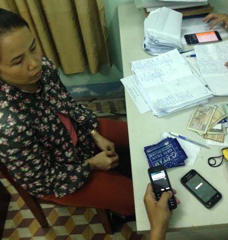 Hồ Thị Hải Vinh c&ugrave;ng tang vật.