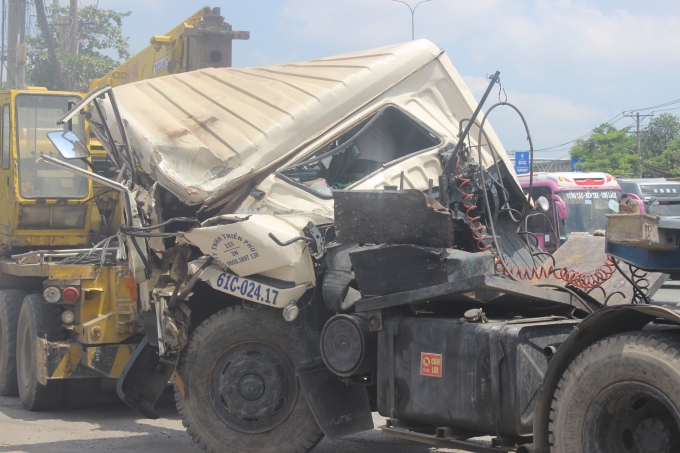 Đầu ca bin bị dập n&aacute;n, biến dạng.