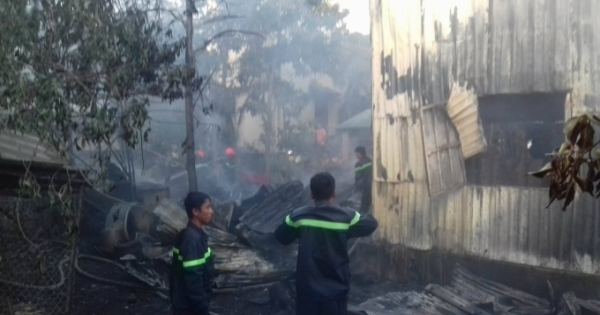 Bình Dương: Hỏa hoạn thiêu rụi xưởng may thêu áo gối