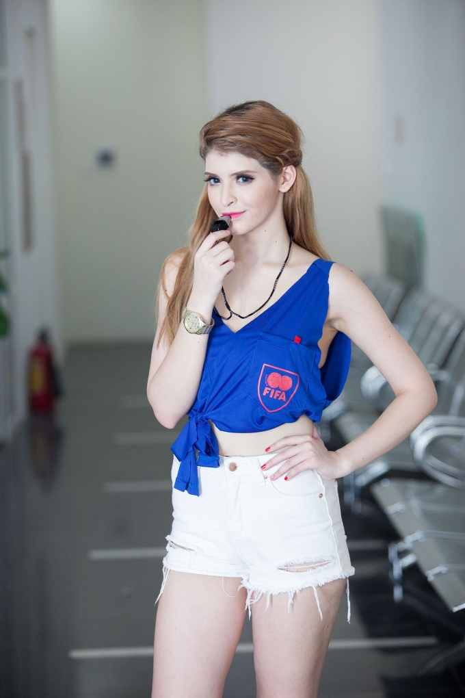 Đến với chương tr&igrave;nh N&oacute;ng c&ugrave;ng Euro, Andrea khẳng định sẽ l&agrave;m tốt vai tr&ograve; MC của m&igrave;nh, v&agrave; c&ocirc; cũng sẽ cổ vũ hết m&igrave;nh cho đội nh&agrave; T&acirc;y Ban Nha, đồng thời nu&ocirc;i hy vọng năm nay T&acirc;y Ban Nha sẽ d&agrave;nh chức v&ocirc; địch.&nbsp;