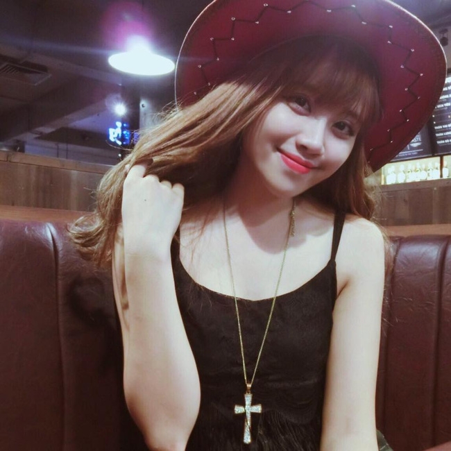 Ngắm c&aacute;c nữ CĐV xinh đẹp h&uacute;t hồn -