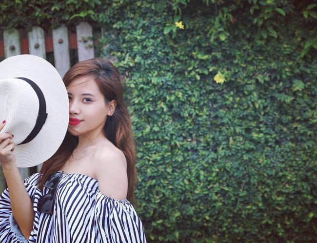 Ngắm c&aacute;c nữ CĐV xinh đẹp h&uacute;t hồn -