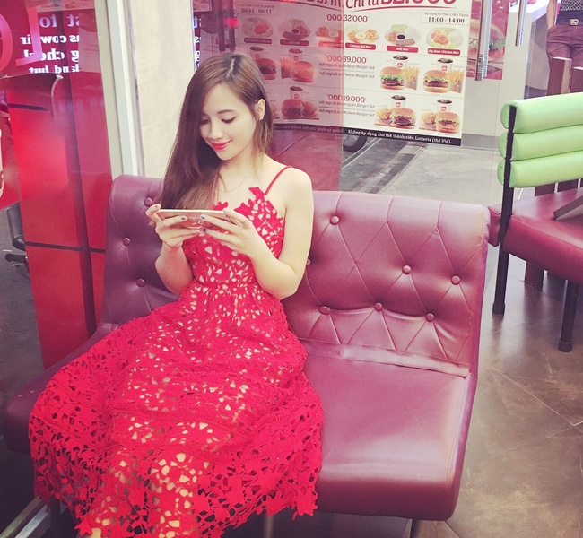 Ngắm c&aacute;c nữ CĐV xinh đẹp h&uacute;t hồn -