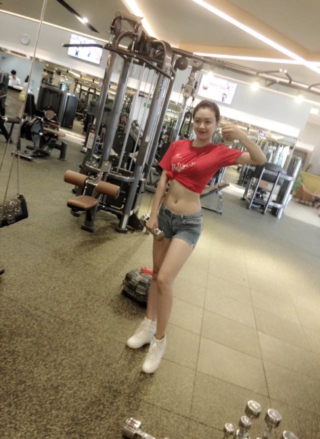 Ngắm c&aacute;c nữ CĐV xinh đẹp h&uacute;t hồn -