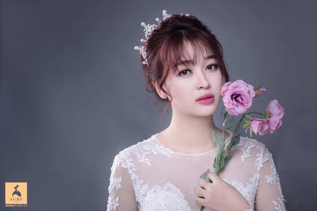 Ngắm c&aacute;c nữ CĐV xinh đẹp h&uacute;t hồn -